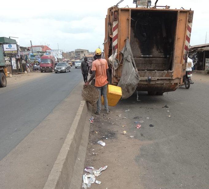 After DAILY POST report, Ogun begins ‘special operation’ to evacuate waste 1 11.jpg