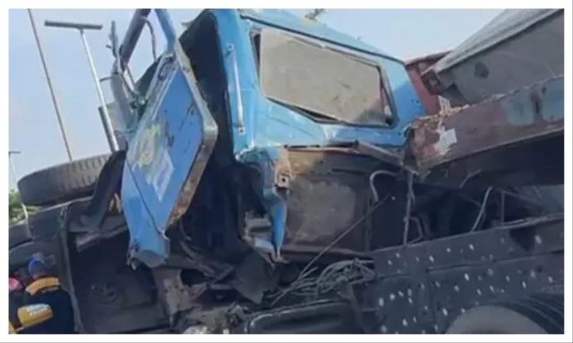 truck-colliation.jpg Truck colliation.jpg