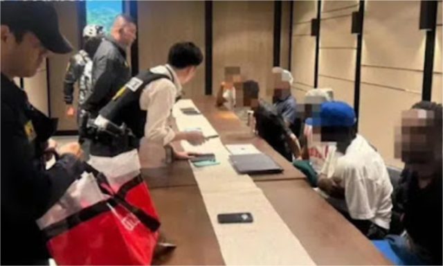 Thai-police-arrest-six-Nigerians-2.jpg Thai police arrest six Nigerians 2.jpg