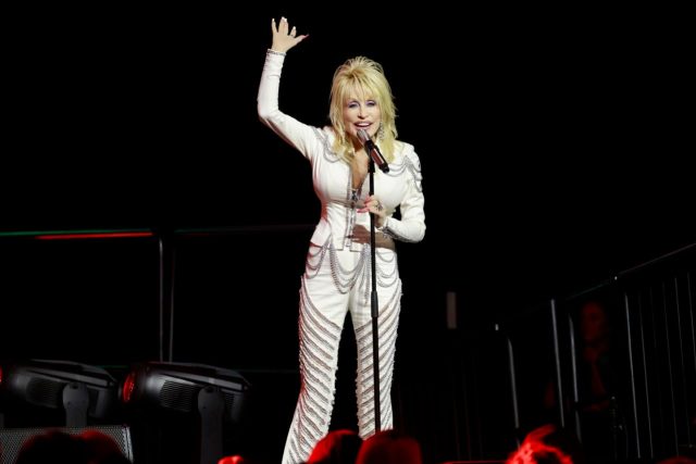 Dolly Parton.jpg